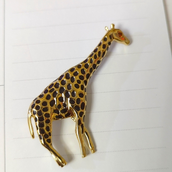 St. John Jewelry - St John Knits Gold Tone/Black Enamel Giraffe Pin Brooch approx 2 inches